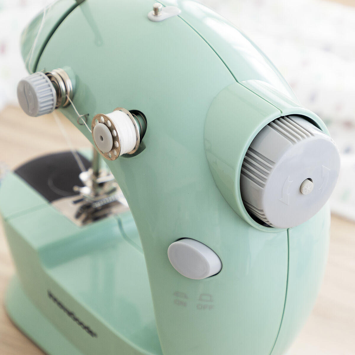 Mini máquina de coser portátil