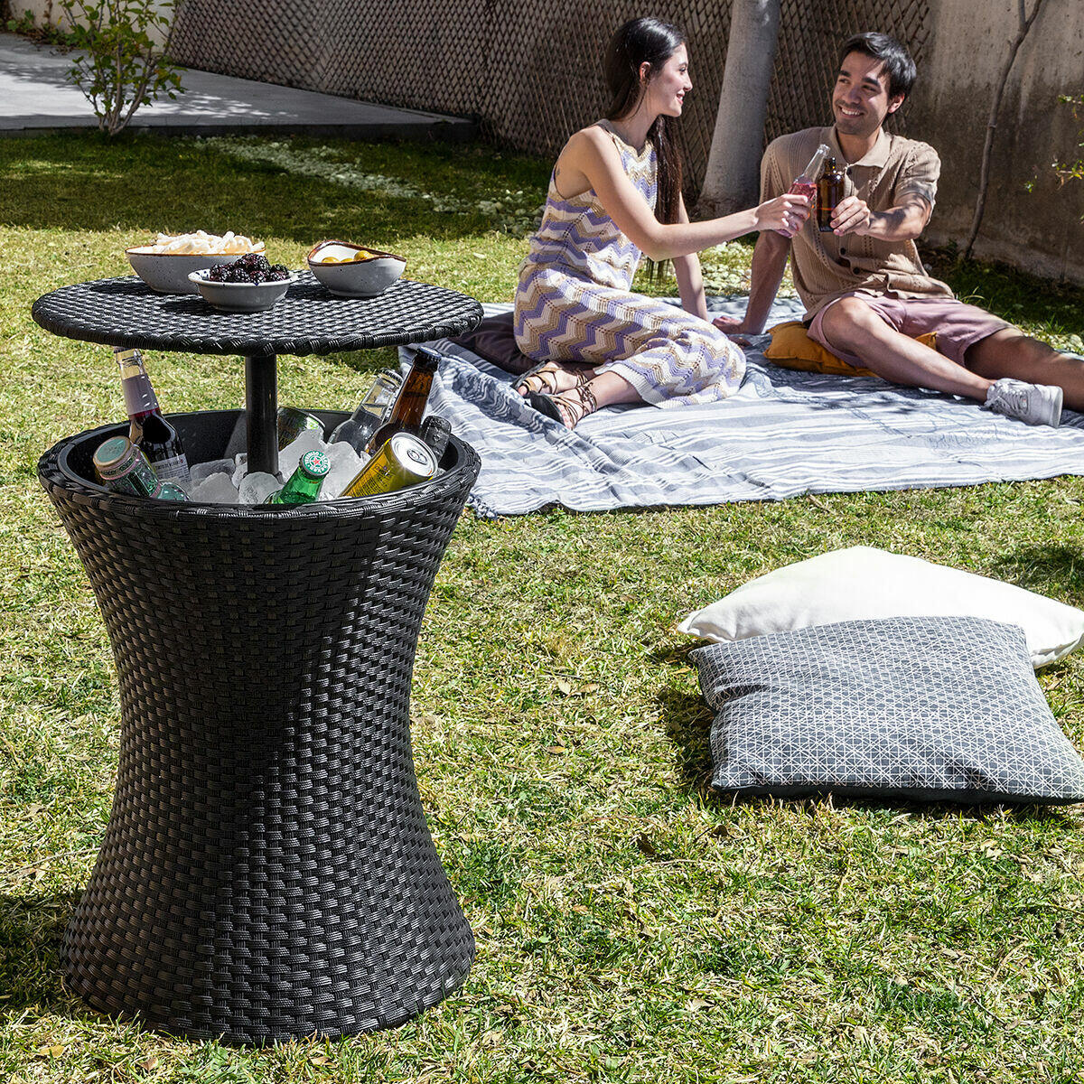 Mesa nevera de jardín con altura ajustable