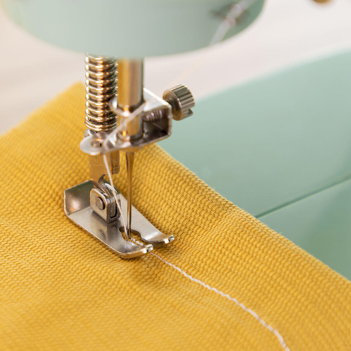 Mini máquina de coser portátil