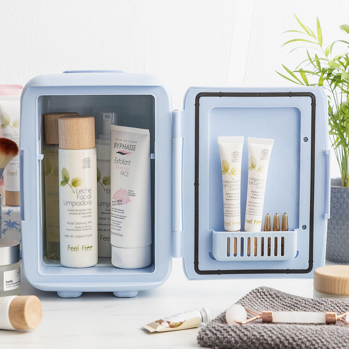 Mini nevera para cosméticos
